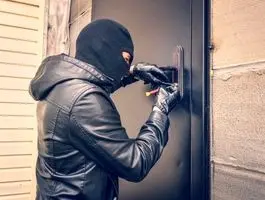 سرقت از جواهرفروشی با لیفتراک و فرار ناموفق سارق سوار بر الاغ در ترکیه