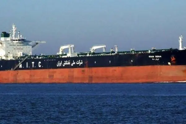 عبور یک ابر نفتکش ایرانی از محاصره آمریکا