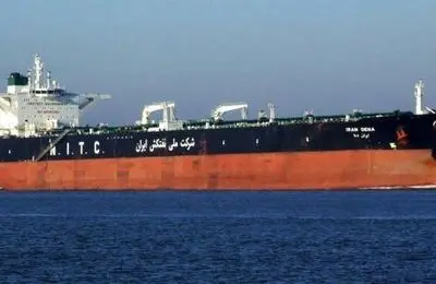 عبور یک ابر نفتکش ایرانی از محاصره آمریکا