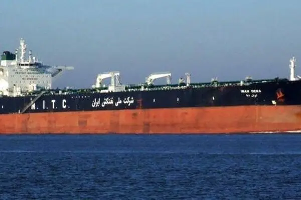 عبور یک ابر نفتکش ایرانی از محاصره آمریکا