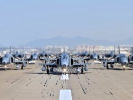 جنگنده های مشهور بازنشسته دوباره و نمادین به روی صحنه رفتند