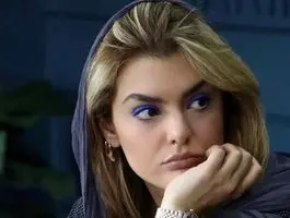 بازیگر ممنوع الکار، مادر شد