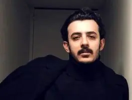 علی شادمان جایزه‌اش را به بازیگر تئاتر زندانی اهدا کرد