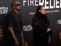 برهنگی همسر خواننده معروف جنجال به‌پا کرد