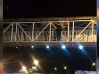 دختر جوان حین فرار از دست زورگیران از پل هوایی سقوط کرد