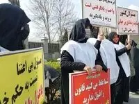یکی از حاضران در تحصن حجاب: من خودم یه تنه، واگن مترو رو پاک سازی می کنم!