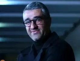 وکیل پژمان جمشیدی: نهایتاً می توانند اتهام «رابطه نامشروع» وارد کنند نه «تجاوز» که آن هم تبرئه می شود/ ارتباط نامشروع لزوماً یک ارتباط بدنی نیست و حتی می تواند پیامک را هم شامل شود/ این سومین خروج پژمان جمشیدی از کشور در جریان پرونده است