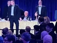 جنجال شرم‌آورترین عکس در شب تیراندازی به ترامپ | حتی کاخ سفید خجالت کشید! 