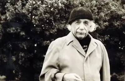 یک دوستی ساده اینشتین را در ساخته شدن بمب اتمی دخیل کرد