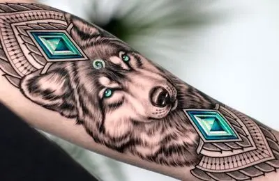 زن محجبه با تتوهای صورت در تلویزیون خبرساز شد + ویدیو