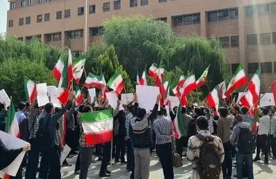 دو دستگی دانشجویان در دانشگاه شریف؛ تجمع در دانشگاه به خشونت کشیده شد