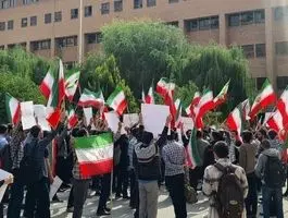 دو دستگی دانشجویان در دانشگاه شریف؛ تجمع در دانشگاه به خشونت کشیده شد