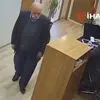 حمله فرد مسن با ساطور به کارکنان شهرداری!