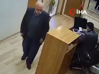 حمله فرد مسن با ساطور به کارکنان شهرداری!