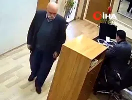 حمله فرد مسن با ساطور به کارکنان شهرداری!
