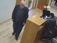 حمله فرد مسن با ساطور به کارکنان شهرداری!