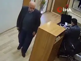 حمله فرد مسن با ساطور به کارکنان شهرداری!
