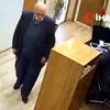 حمله فرد مسن با ساطور به کارکنان شهرداری!
