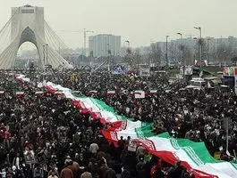 خانم محجبه موتورسوار در راهپیمایی پیروزی انقلاب اسلامی + عکس